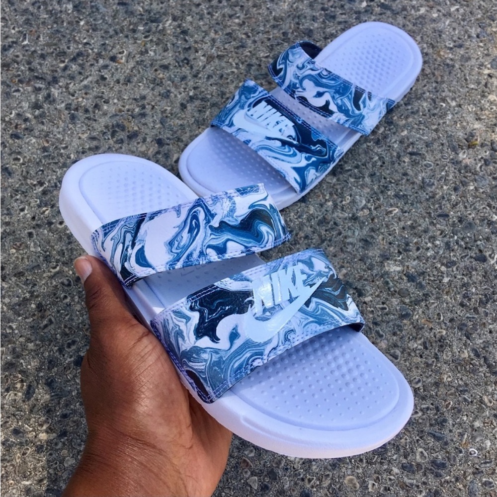WMNS NIKE BENASSI DUO ULTRA
SLIDES White MARBLES - Picture 1 of 5